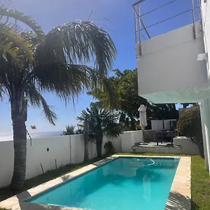 Chalet Cozy Camps Bay House With Mountain And Sea View, Kapstadt
